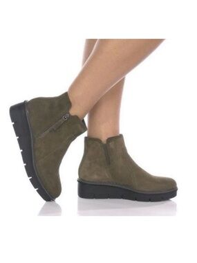 Clark’s Airabell Suede Zip Ankle Boots Dark Olive Green size women 7.5 Cabincore
